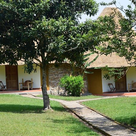 Kibale Guest Cottages Fort Portal Luaran gambar
